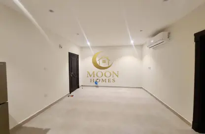 Apartment - 1 Bedroom - 1 Bathroom for rent in Umm Ghuwailina - Doha