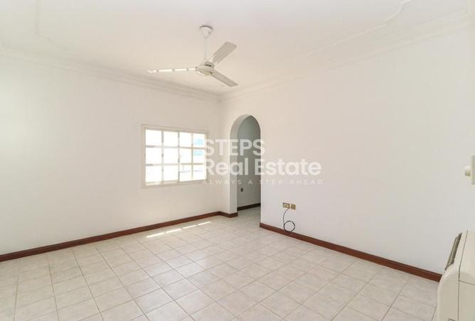 971366 - Property Image 2