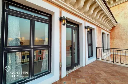 Apartment - 1 Bedroom - 2 Bathrooms for rent in Carnaval - Qanat Quartier - The Pearl Island - Doha