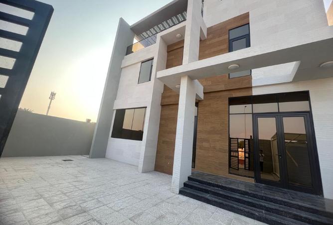 951676 - Property Image 2