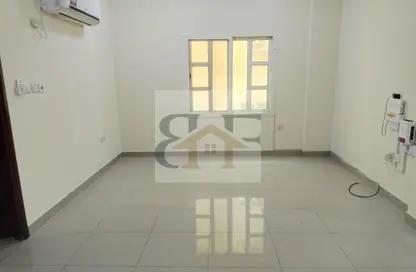 Apartment - 2 Bedrooms - 2 Bathrooms for rent in Al Mansoura - Al Mansoura - Doha
