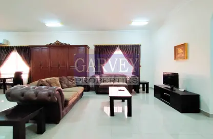 Apartment - Studio - 1 Bathroom for rent in Umm Al Seneem Street - Ain Khaled - Doha