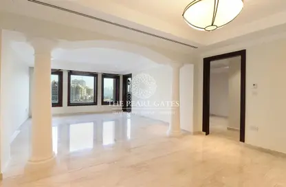 Empty Room image for: Townhouse - 2 Bedrooms - 3 Bathrooms for rent in East Porto Drive - Porto Arabia - The Pearl Island - Doha, Image 1