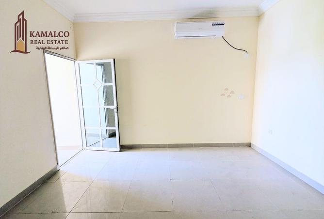 958389 - Property Image 2