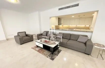Penthouse - 4 Bedrooms - 5 Bathrooms for rent in Viva East - Viva Bahriyah - The Pearl Island - Doha