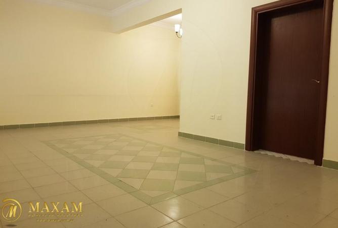 922374 - Property Image 2