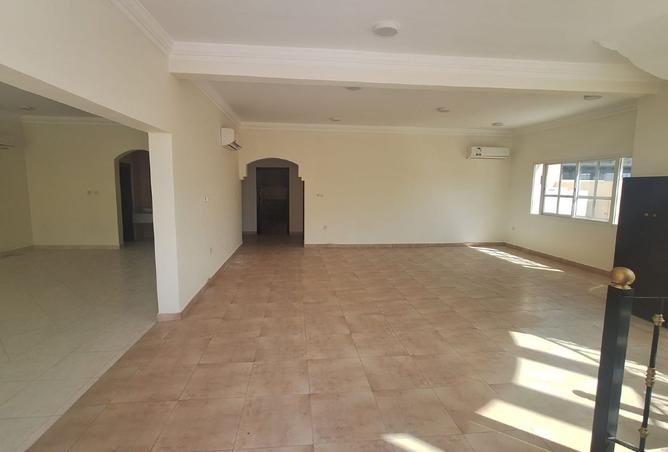 954728 - Property Image 3