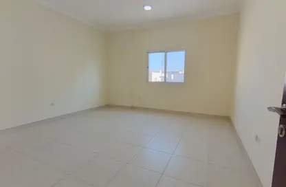 شقة - 3 غرف نوم - 3 حمامات للايجار في شارع تدمر - طريق المطار القديم - الدوحة