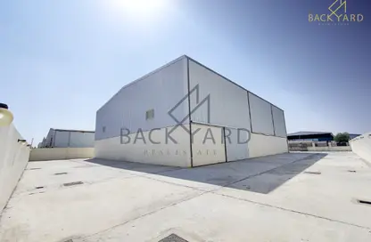 محل تجاري - استوديو - 2 حمامات للايجار في شارع الصناعية الشرقي - بركة العوامر - الوكرة