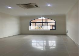 صورةغرفة فارغة لـ: شقة - 3 غرف نوم - 2 حمامات للكراء في أبو هامور - الدوحة, صورة 1