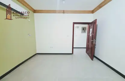 Apartment - 2 Bedrooms - 1 Bathroom for rent in Umm Ghuwailina 4 - Umm Ghuwailina - Doha