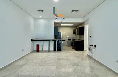 Apartment - 2 Bedrooms - 2 Bathrooms for rent in Zig Zag Tower A - Zig Zag Towers - West Bay - Doha