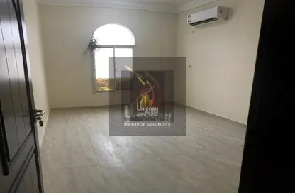 سكن الموظفين - استوديو - 5 حمامات للايجار في شارع وادي الشاهينيا - عين خالد - الدوحة