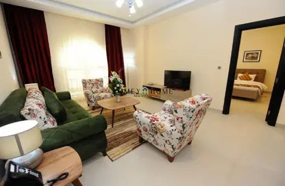 صورة لـ غرفة المعيشة شقة - 2 غرف نوم - 2 حمامات للايجار في الهلال - الهلال - الدوحة ، صورة رقم 1