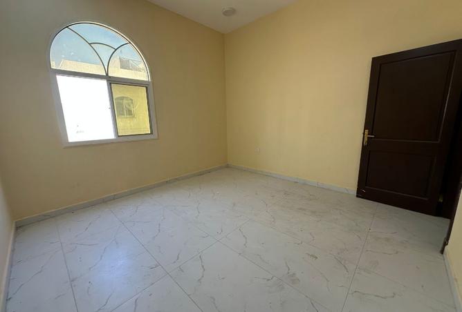 983121 - Property Image 2