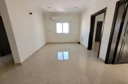 شقة - 2 غرف نوم - 2 حمامات للايجار في بن عمران - فريج بن عمران - الدوحة
