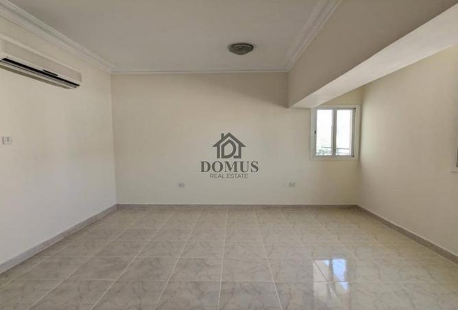 990835 - Property Image 2