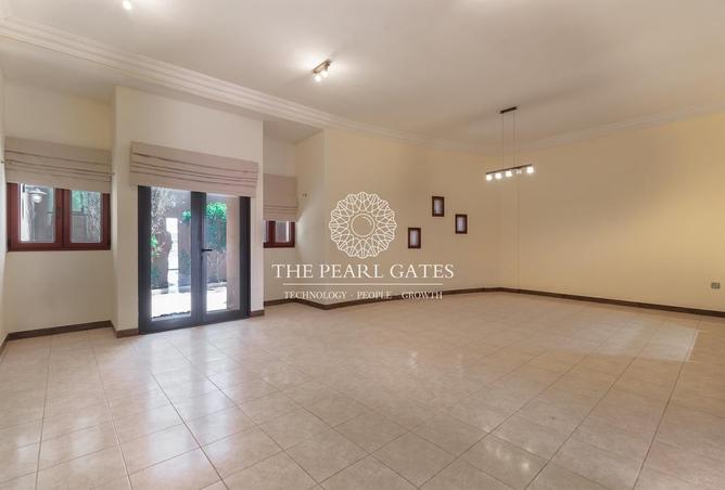 991821 - Property Image 2