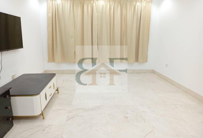 952940 - Property Image 2