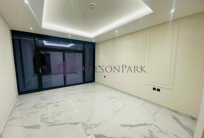 906110 - Property Image 2