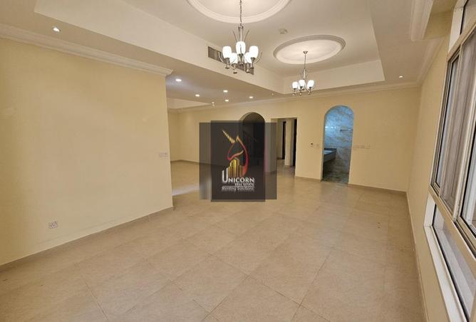 885069 - Property Image 3