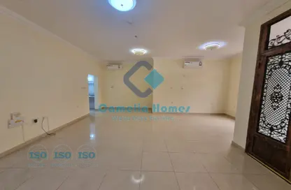 Villa - 3 Bedrooms - 4 Bathrooms for rent in Umm Al Seneem Street - Ain Khaled - Doha