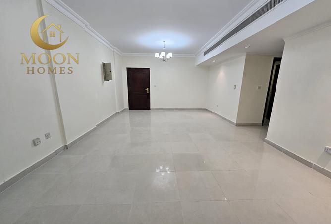 987230 - Property Image 2