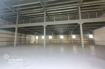 مخزن - استوديو - 8 حمامات للايجار في شارع الصناعية الشرقي - بركة العوامر - الوكرة