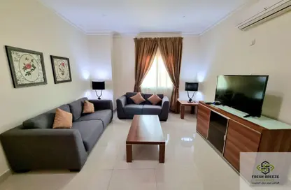 Apartment - 2 Bedrooms - 2 Bathrooms for rent in Umm Ghwailina Comm - Umm Ghuwalina - Umm Ghuwailina - Doha