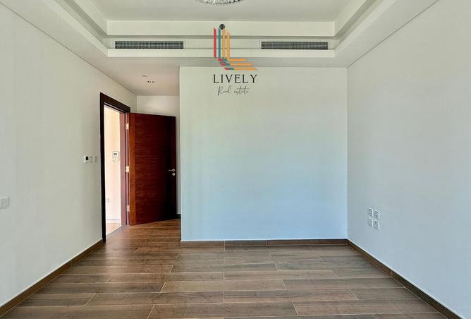 988769 - Property Image 3