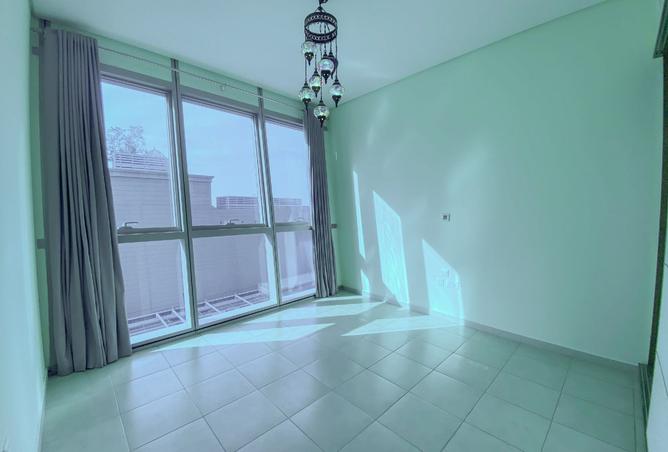 1008240 - Property Image 2