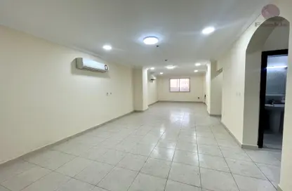 شقة - 2 غرف نوم - 3 حمامات للايجار في شارع النصر - النصر - الدوحة