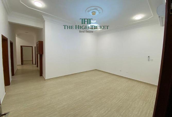 956902 - Property Image 3