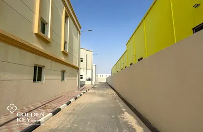 Labor Camp - Studio - 7+ Bathrooms for rent in Logistics Village Qatar - Al Wakra