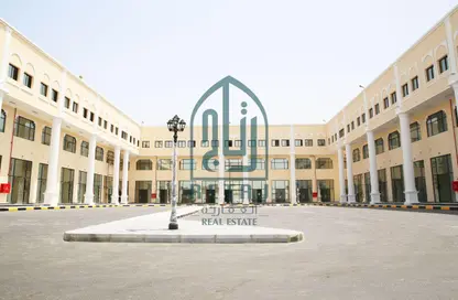محل تجاري - استوديو - 1 حمام للايجار في مجمع الشيخة هدى - الغرافة - الدوحة