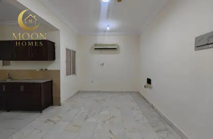 Apartment - 1 Bedroom - 1 Bathroom for rent in Umm Ghwailina Comm - Umm Ghuwalina - Umm Ghuwailina - Doha Apartment - 1 Bedroom - 1 Bathroom for rent in Umm Ghwailina Comm - Umm Ghuwalina - Umm Ghuwailina - Doha