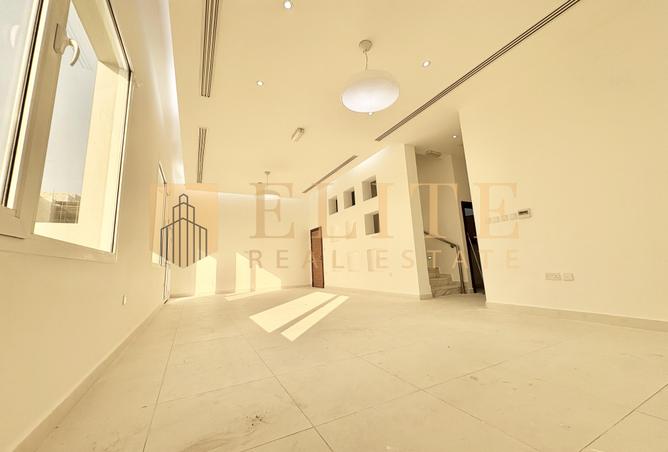 971198 - Property Image 2