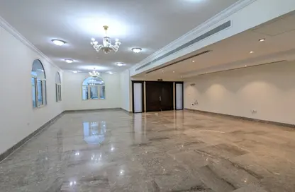 Villa - 5 Bedrooms - 6 Bathrooms for rent in Al Nuaija Street - Al Nuaija - Doha
