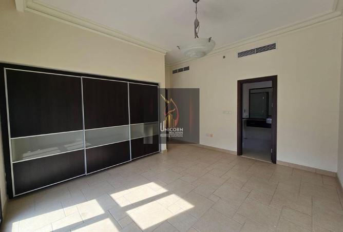 985122 - Property Image 3