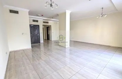 Apartment - 2 Bedrooms - 3 Bathrooms for rent in Umm Ghuwailina 4 - Umm Ghuwailina - Doha