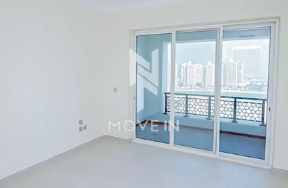 Apartment - 2 Bedrooms - 4 Bathrooms for rent in Viva West - Viva Bahriyah - The Pearl Island - Doha