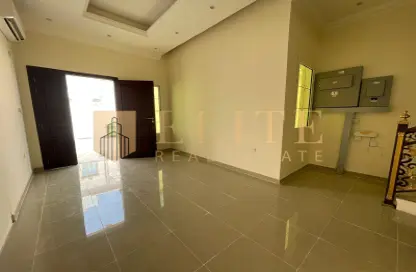 مجمع سكني - 4 غرف نوم - 5 حمامات للايجار في منطقة مويثر - الريان - الدوحة