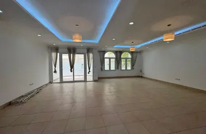 فيلا - 5 غرف نوم - 6 حمامات للايجار في فلل واست باي لاغون - وست باي لاجون - بحيرة وست لاجون - الدوحة