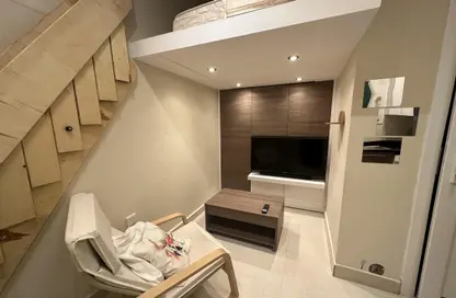 Living Room image for: Apartment - 1 Bathroom for rent in Al Khafiji Street - Jeliah - Doha, Image 1