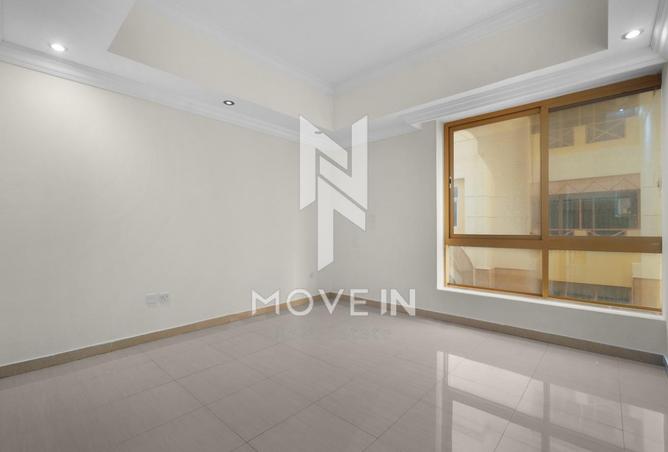 983885 - Property Image 3