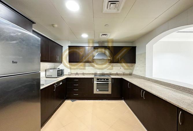 982401 - Property Image 3