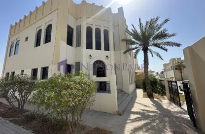 Villa - 4 Bedrooms - 5 Bathrooms for rent in Bin Omran 35 - Fereej Bin Omran - Doha
