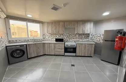 Apartment - 2 Bedrooms - 2 Bathrooms for rent in Bin Omran - Fereej Bin Omran - Doha