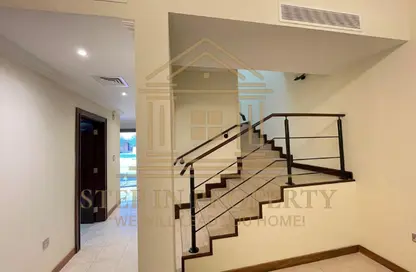 فيلا - 3 غرف نوم - 5 حمامات للايجار في شارع الحمرا - الثمامة - الدوحة