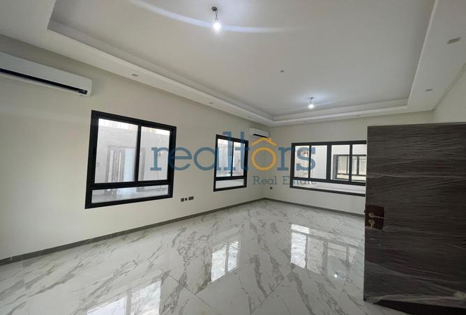 988259 - Property Image 2